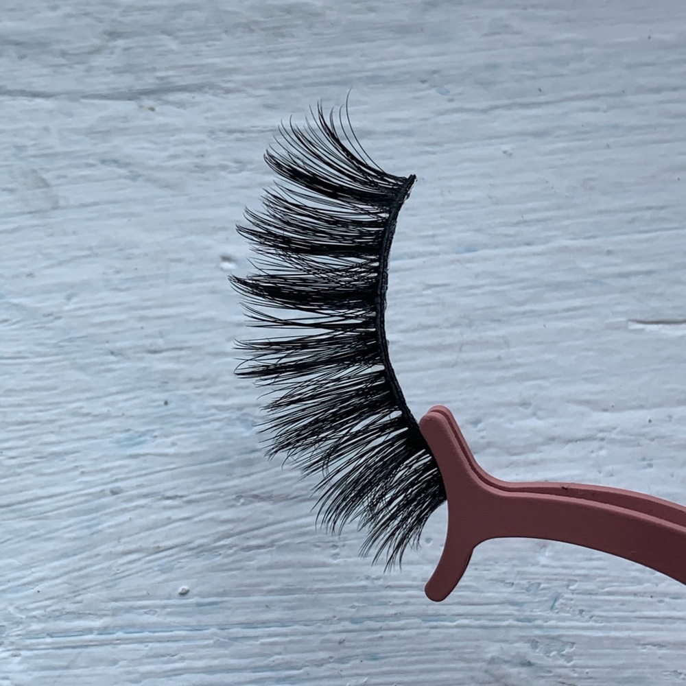 Lashes - Picture 2 of 5